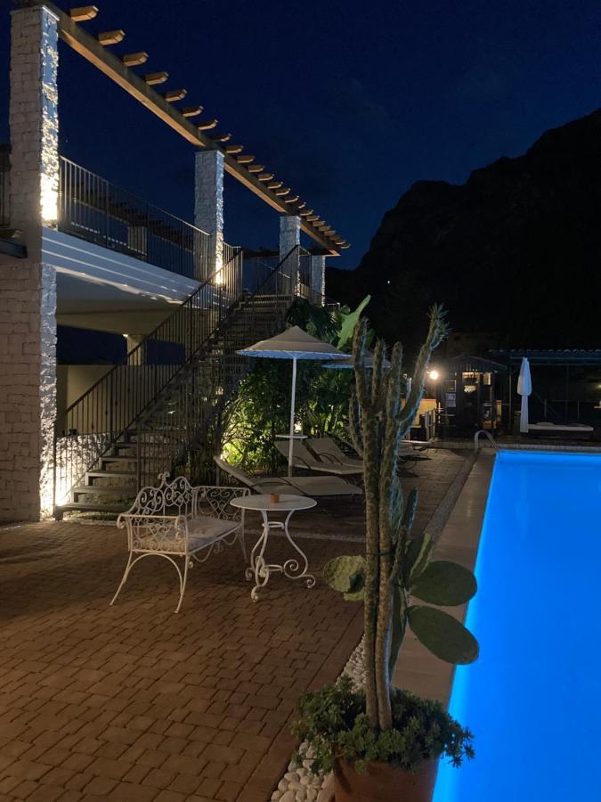 Aparthotel Residenza Le Due Torri Riva del Garda Exterior foto