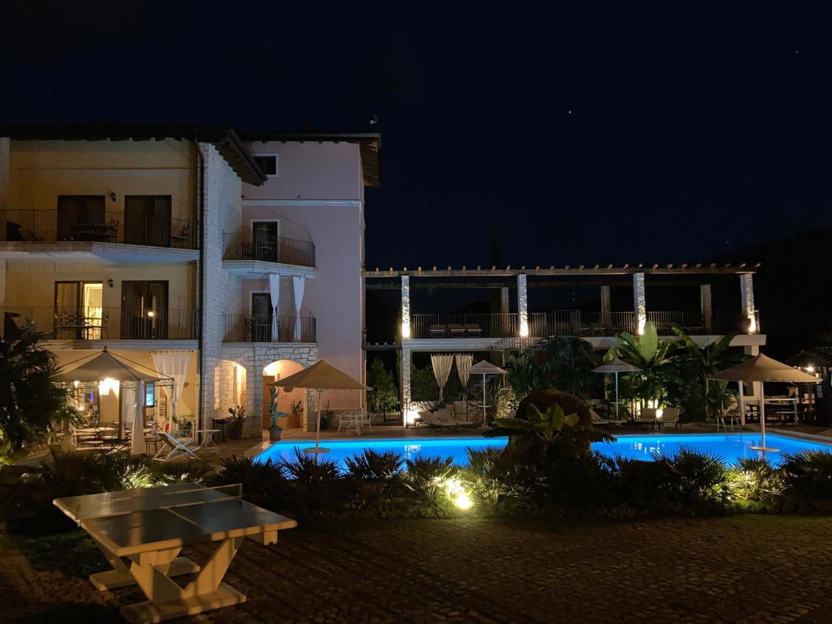 Aparthotel Residenza Le Due Torri Riva del Garda Exterior foto
