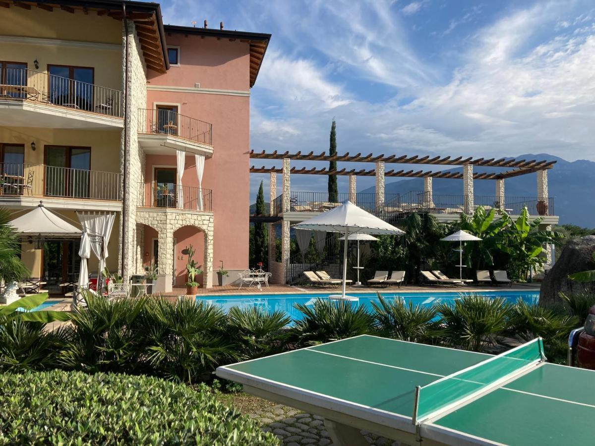 Aparthotel Residenza Le Due Torri Riva del Garda Exterior foto